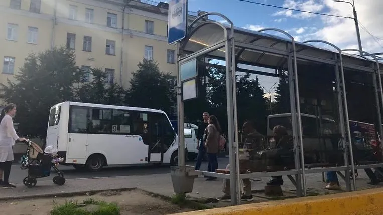 В Балашихе отремонтировали автобусную остановку после жалобы жителя