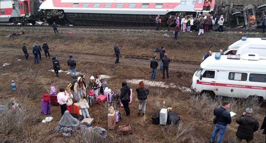 Пассажирка поезда Челябинск — Москва описала момент схода вагонов с рельсов