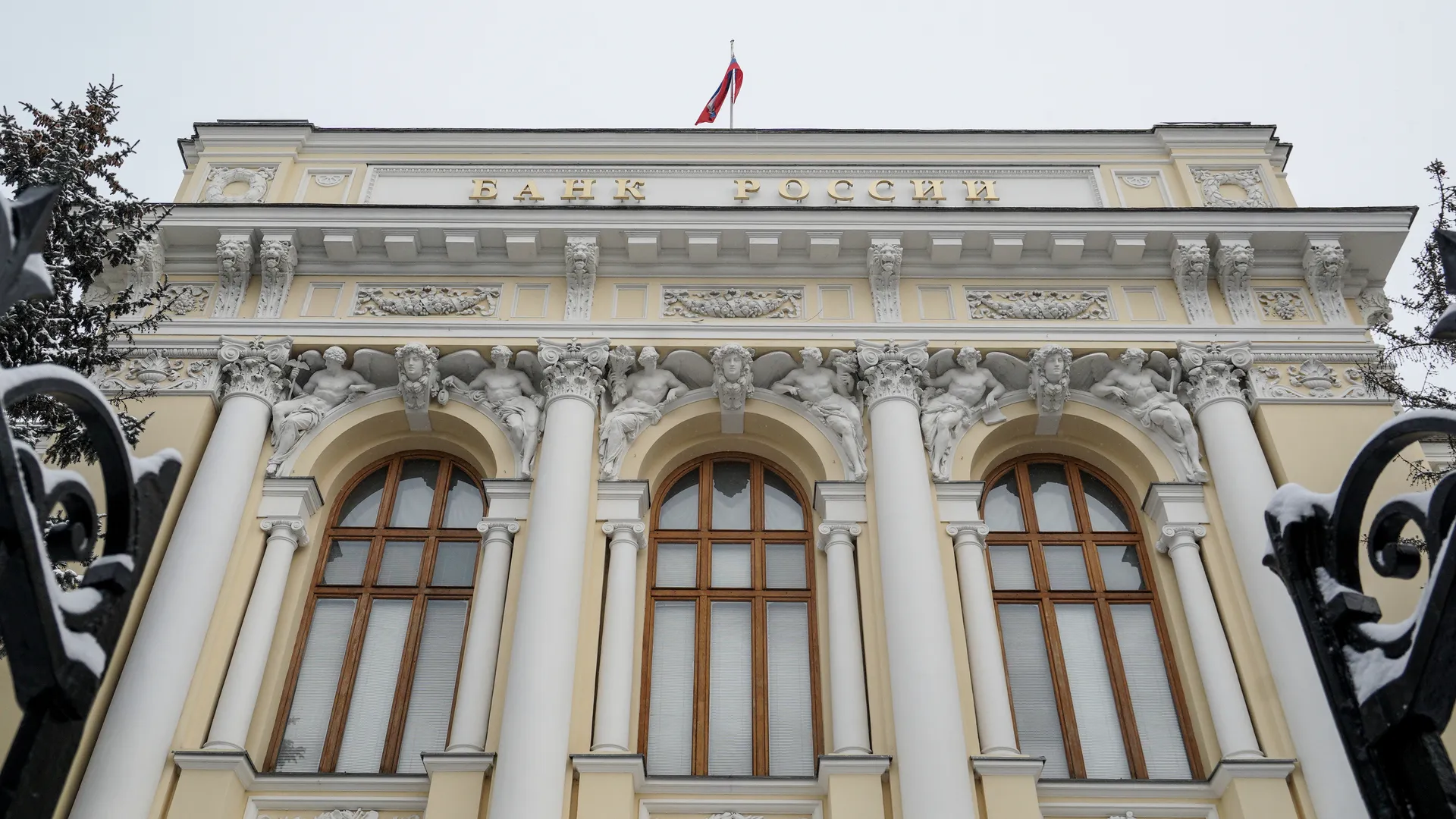 Банк России объяснил, почему сейчас опасно снижать ключевую ставку