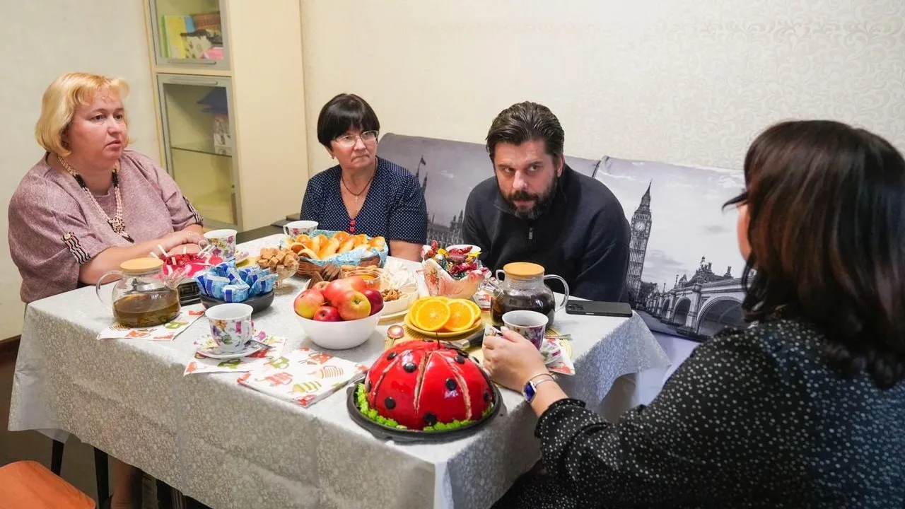 Глава Домодедова пообщался с семьей добровольца