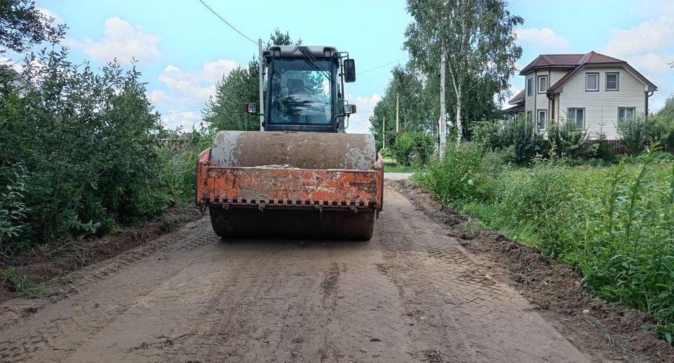 3,5 км дороги ремонтируют в деревне Васильково округа Клин
