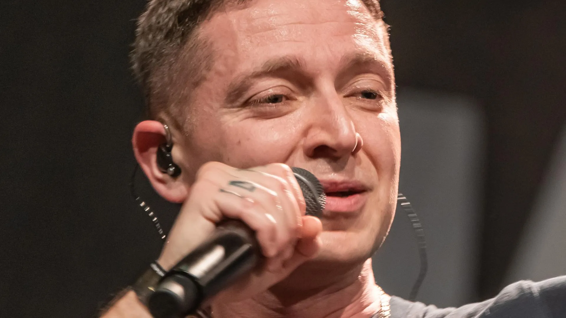 Суд в Санкт-Петербурге заочно арестовал рэпера Oxxxymiron*