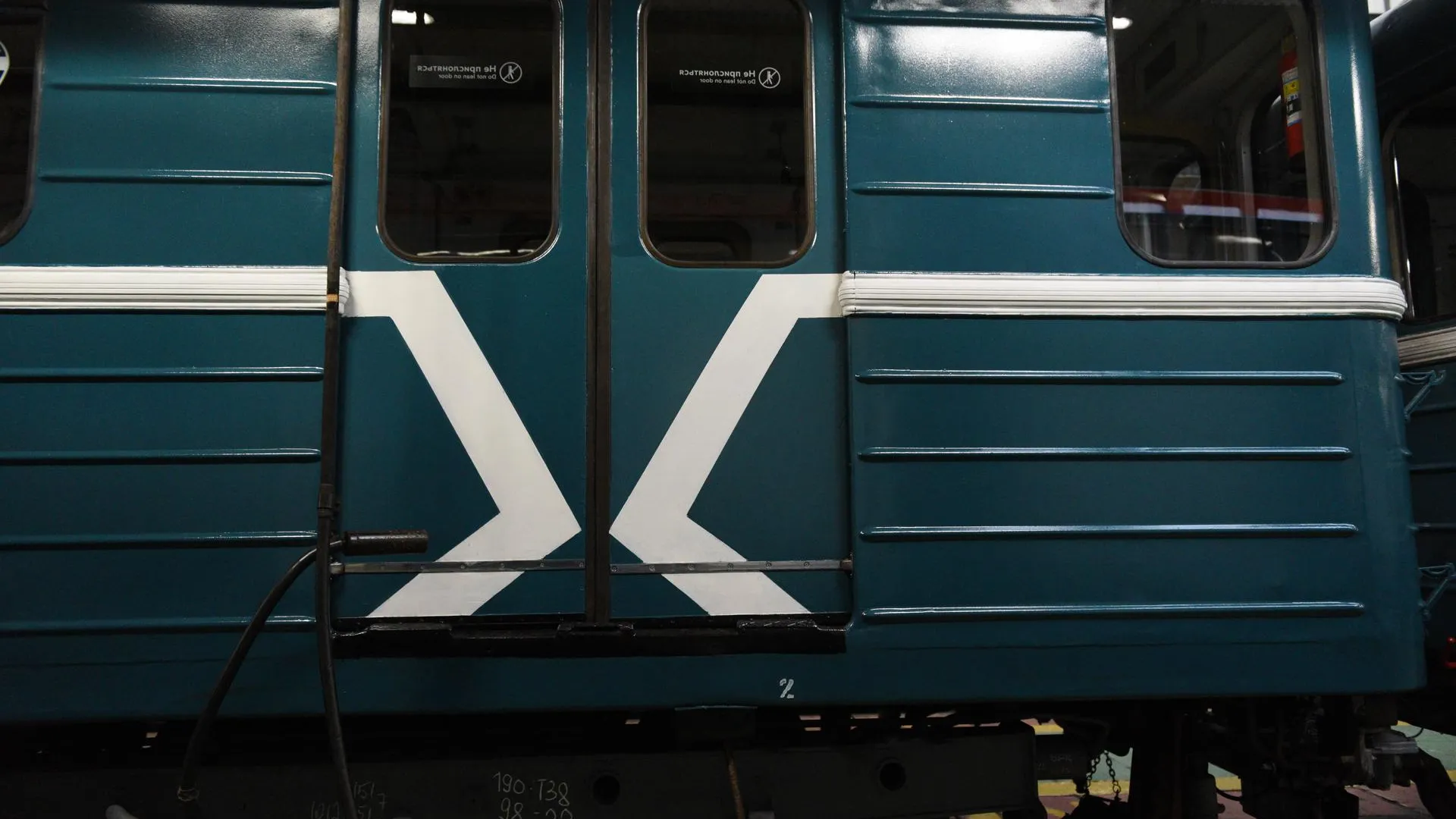Два аккумуляторных электровоза поставит в метрополитен Петербурга Метровагонмаш Мытищ