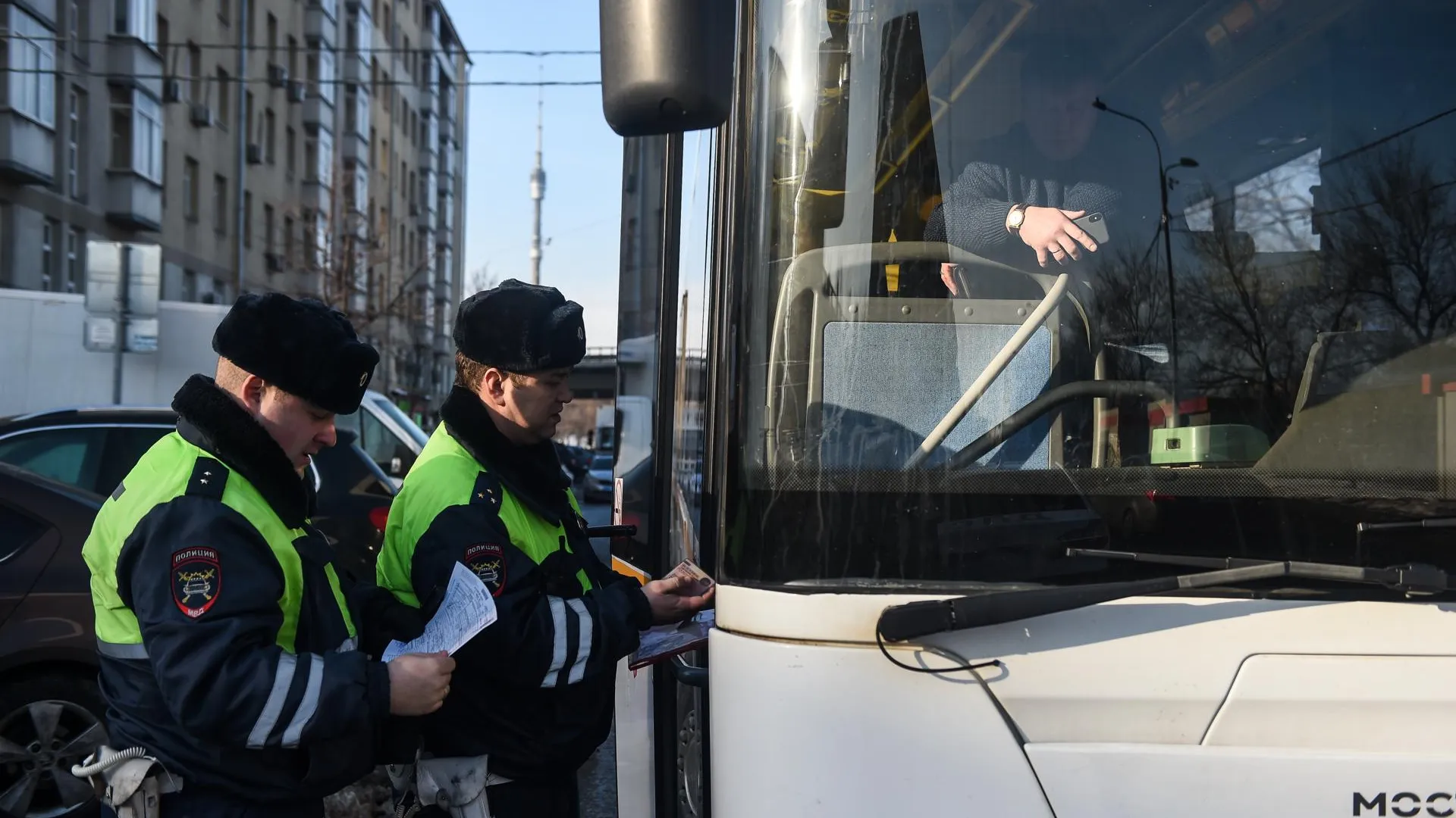 В Подольске водитель автобуса за допущенные нарушения сдаст экзамен на знание ПДД