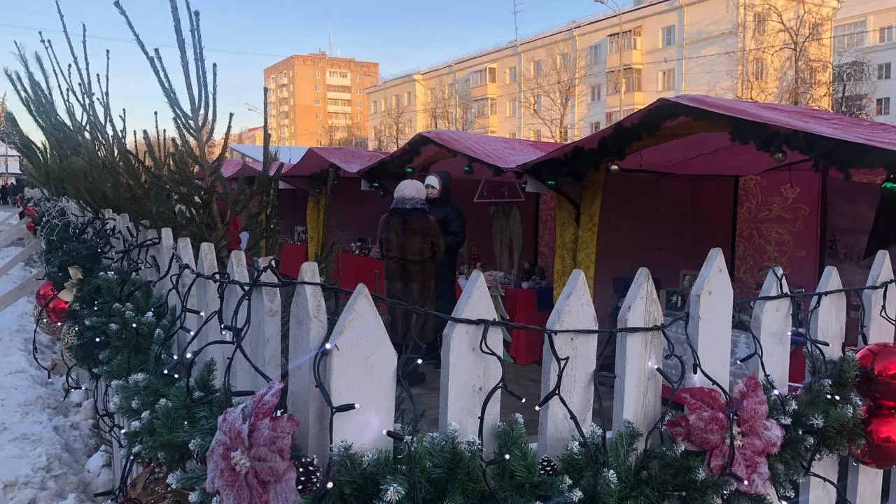 В Подмосковье открылся первый елочный базар