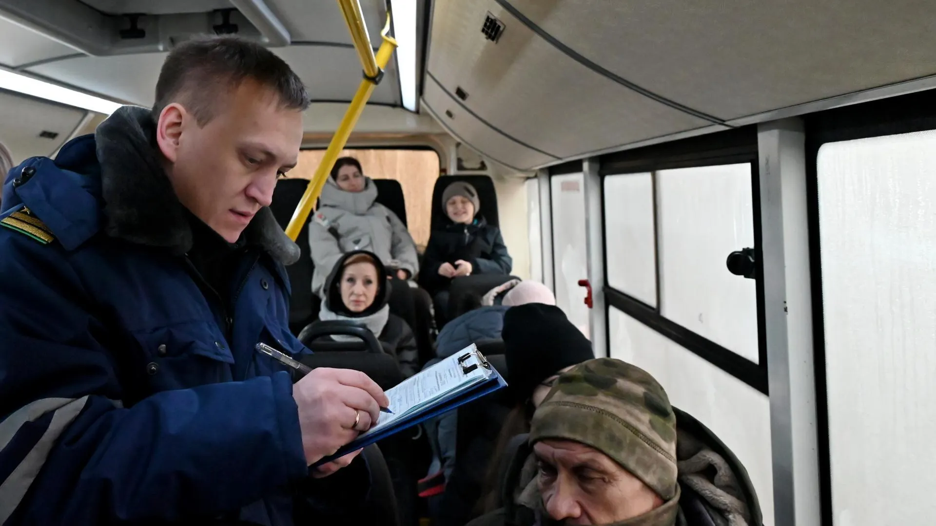 В Ленинском округе прошел рейд по выявлению пассажиров без билетов на маршрутах