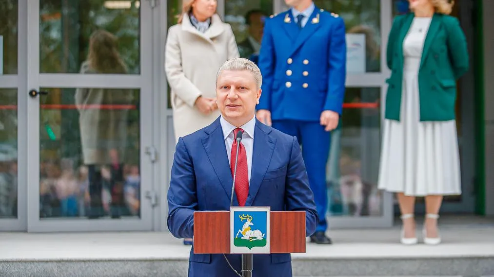 Андрей Иванов и Ольга Забралова поздравили учеников Введенской школы №3