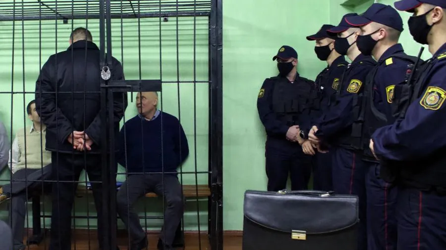 Оппозиционера Тихановского и еще 13 заключенных освободили из белорусской тюрьмы