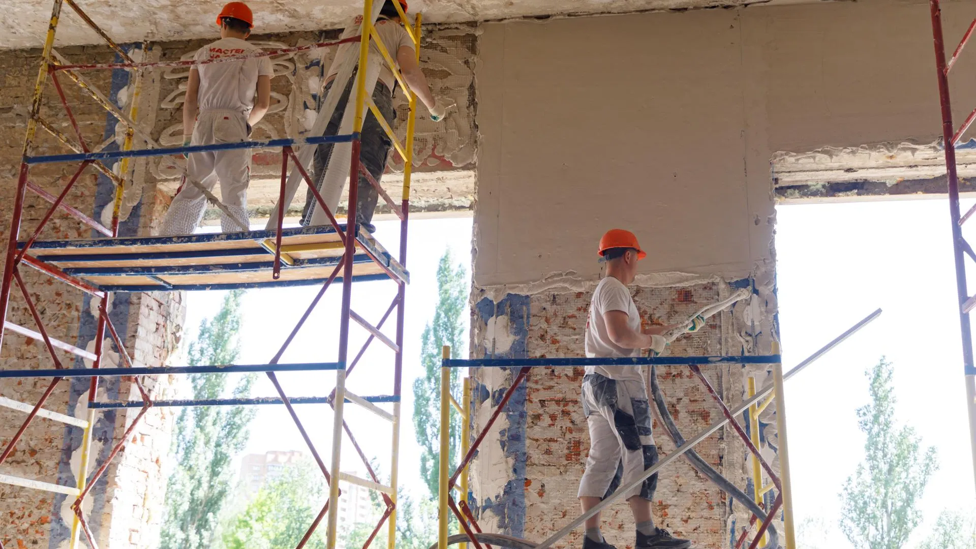 В Лыткарине продолжают капремонт ДК «Мир» по народной программе