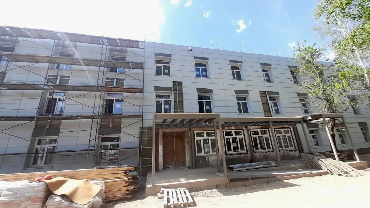 В Волоколамском округе продолжается капремонт районной больницы