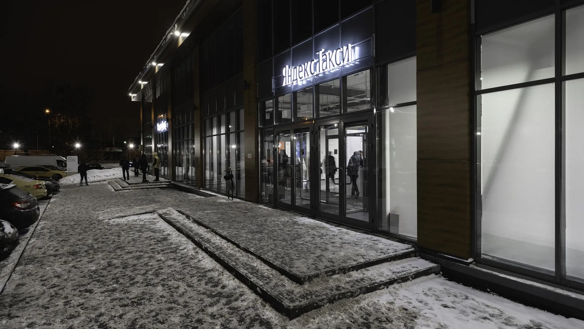 «Яндекс» открыл в Москве самый большой в стране центр для водителей такси