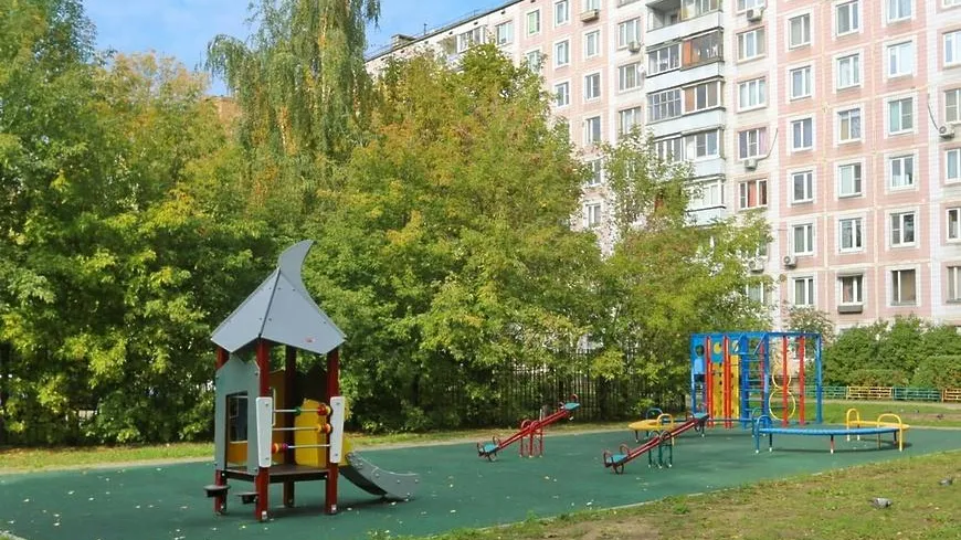 Детскую площадку благоустроили в одном из дворов на проспекте Ленина в Балашихе