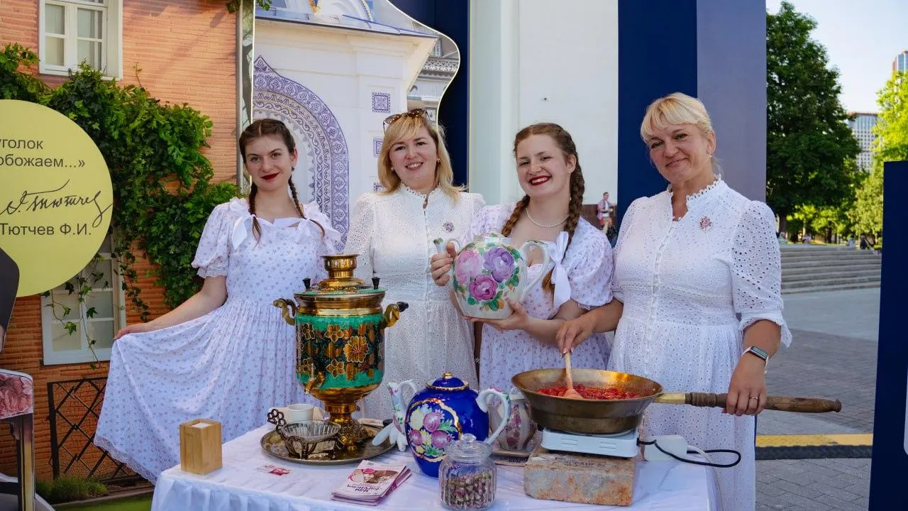 Подмосковье представило стенд на форуме «Путешествуй на ВДНХ»