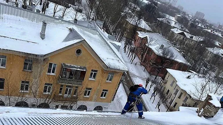 Инспекторы ГУСТ Подмосковья проконтролировали ход борьбы с сосульками в домах региона