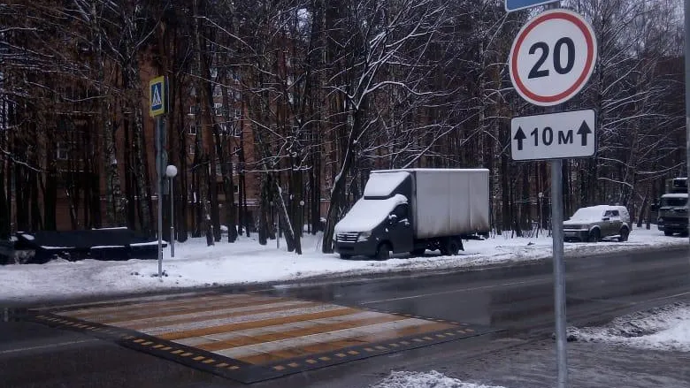 Приподнятый пешеходный переход установили в новой Москве