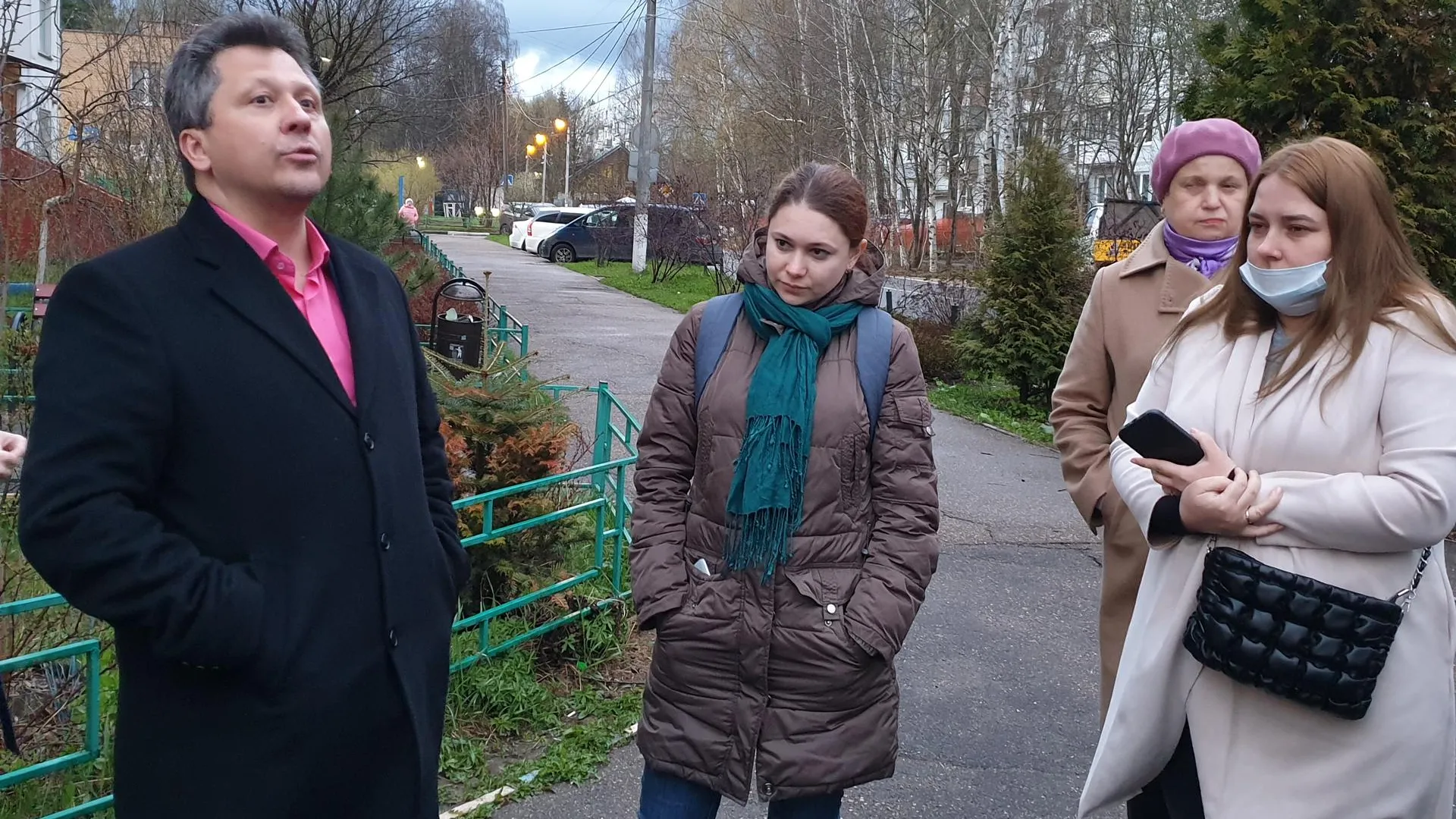 Жители поселка Новый Красногорска пожаловались на перебои в движении автобусов