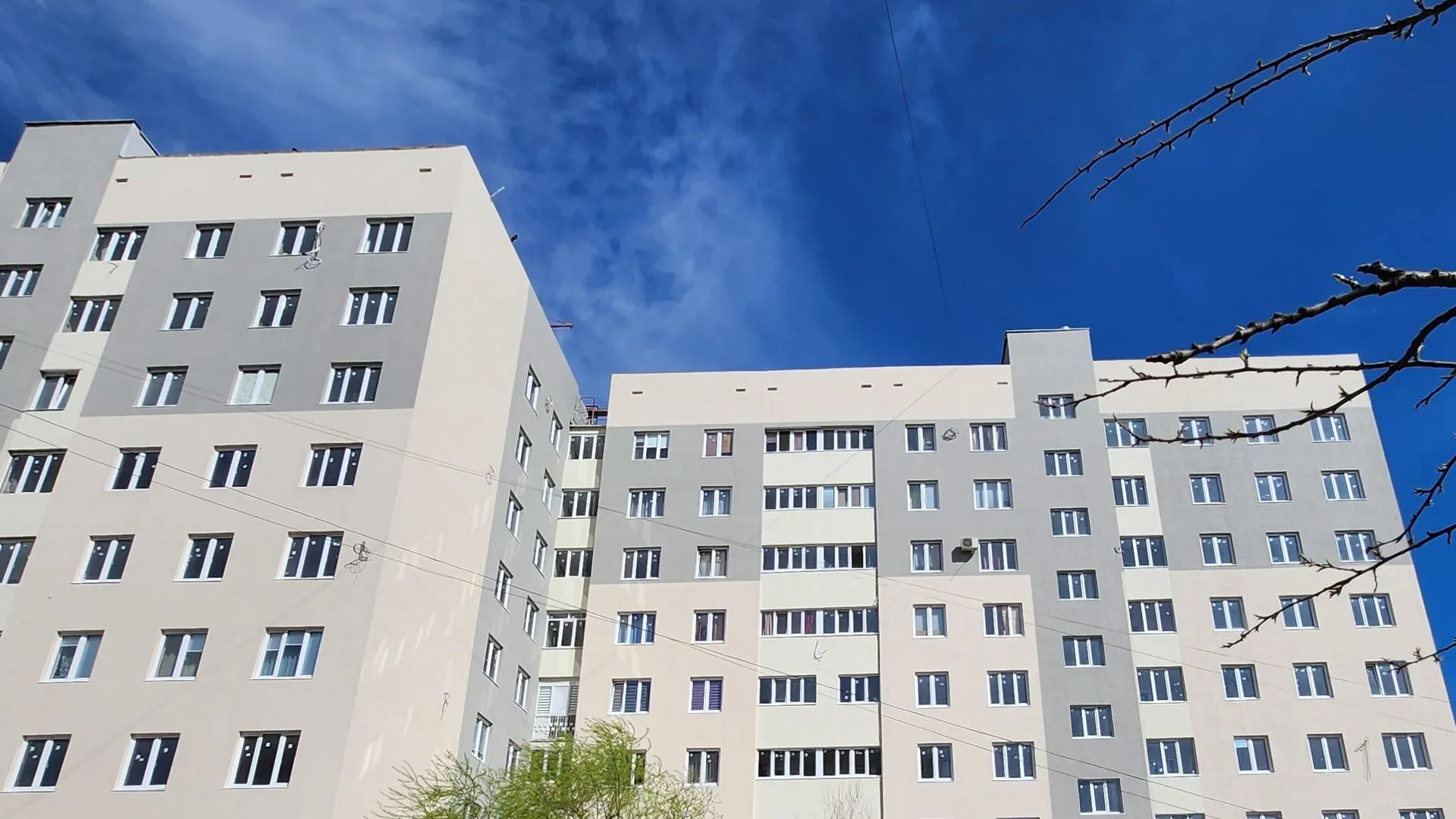 Подмосковные специалисты завершают восстанавливать многоквартирный дом в Мариуполе