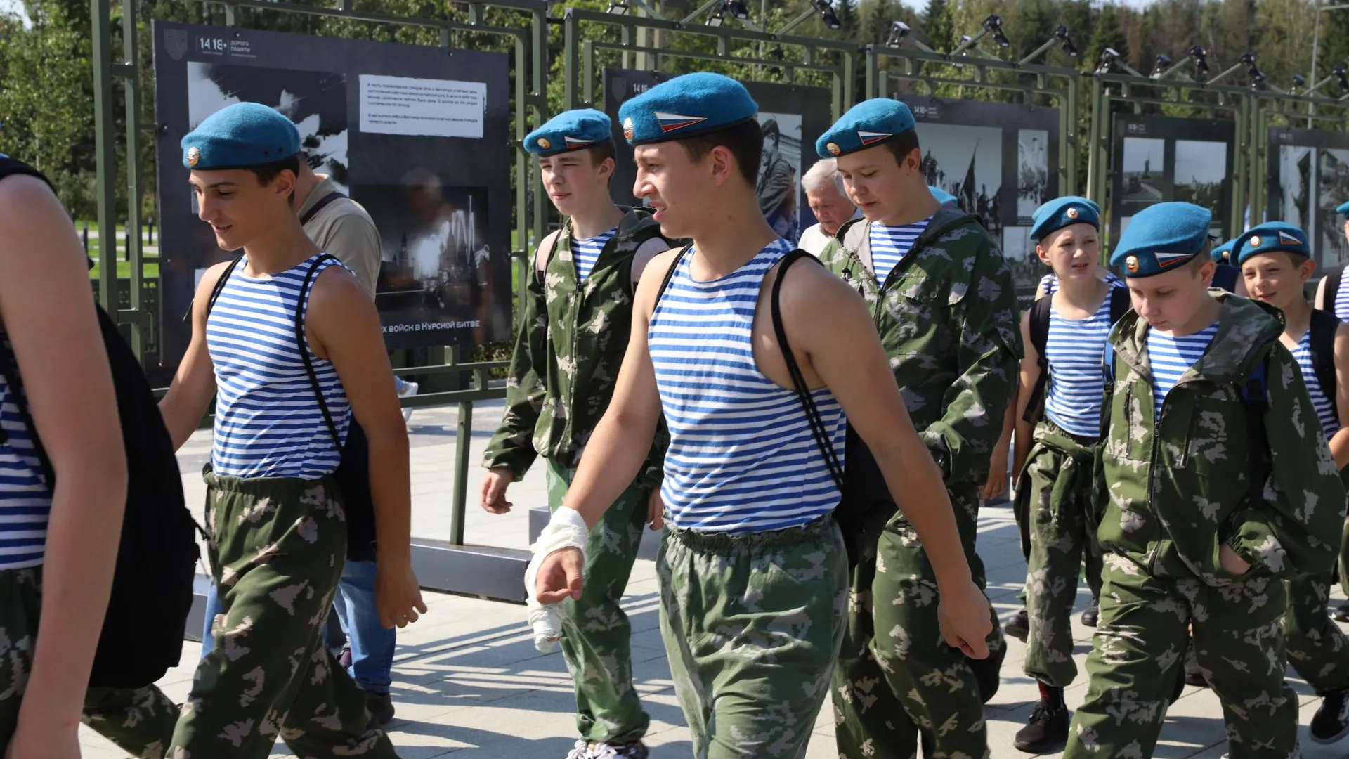 Молодежь из Химок посетила международный военно‑технический форум «Армия‑2023»