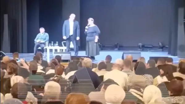 Жители освистали главу Кореневского района, которая хвасталась медалью