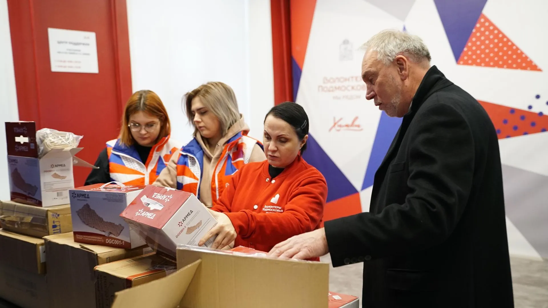 Российская академия туризма в Химках передала гумпомощь для бойцов СВО