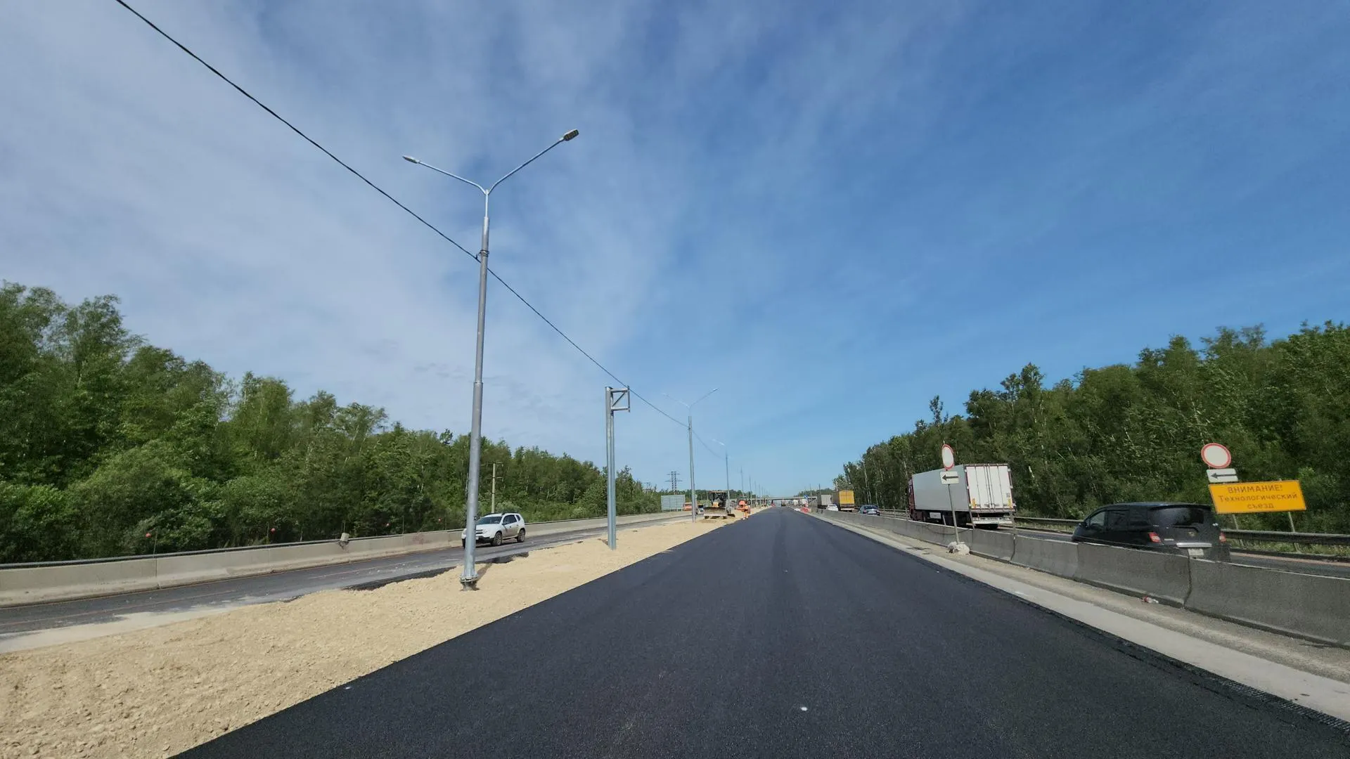 На участке трассы М4 «Дон» от развязки на Ступино устанавливают барьерные ограждения