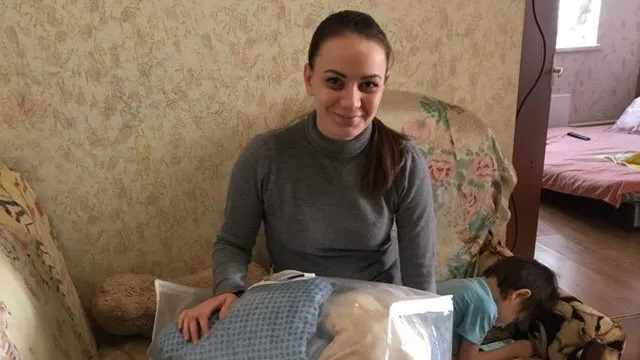 Волонтеры Подольска передали одежду и молочную смесь нуждающейся молодой матери