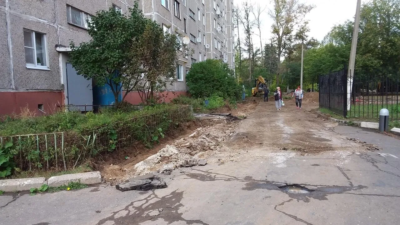 Жители одного из дворов Подольска пожаловались на незаконное уничтожение цветника