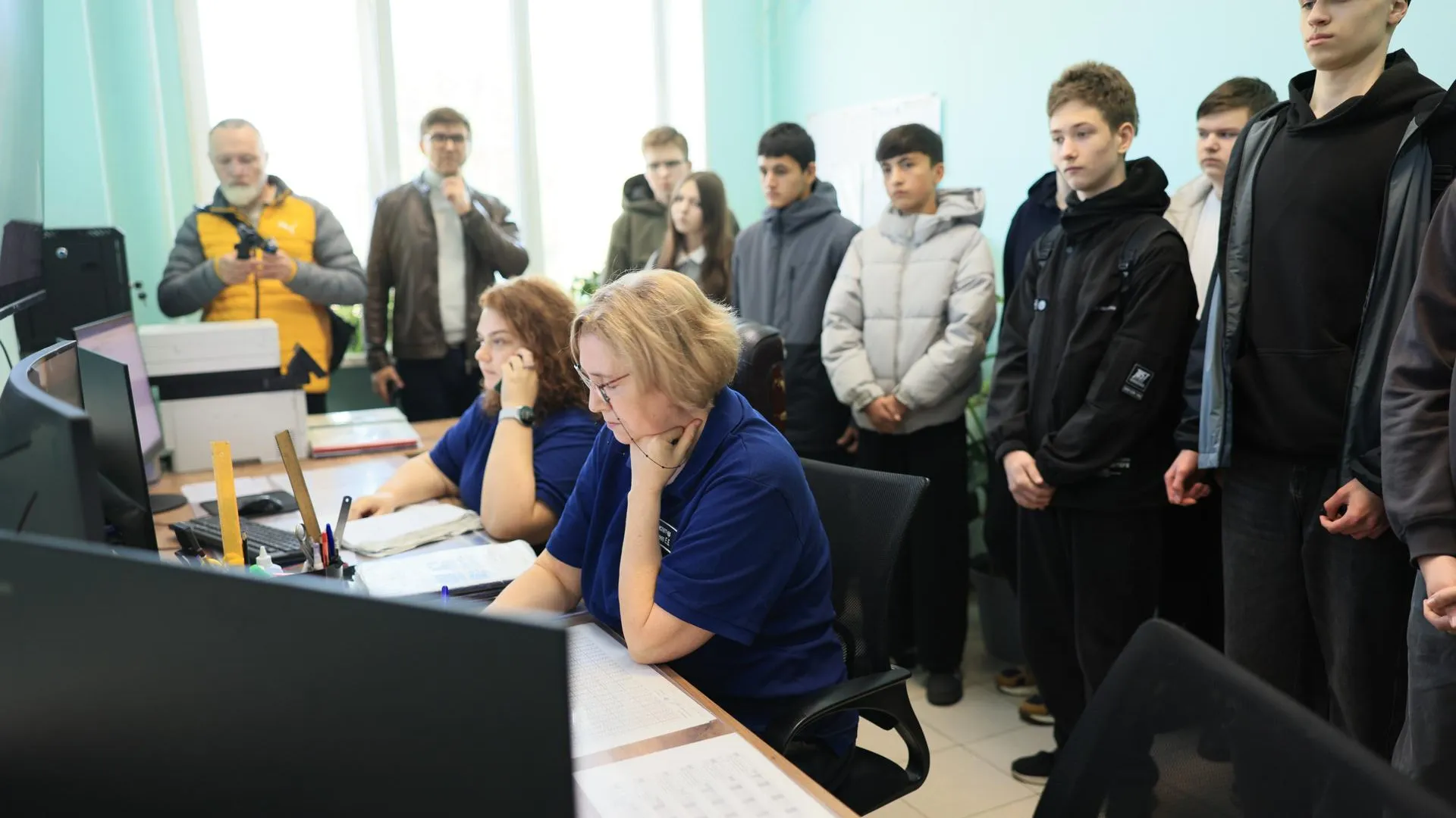 Школьникам в Королеве показали работу водозаборного узла и диспетчерской