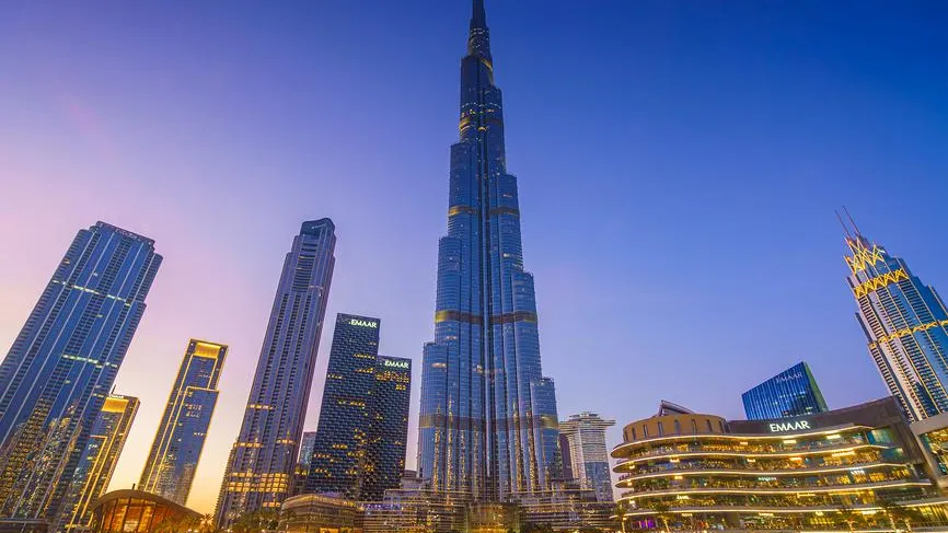 Школьницы отпрашиваются на «модельные туры», чтобы попасть на тусовки к шейхам