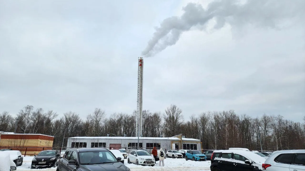 Рабочие устранили аварию в микрорайоне Силикатная