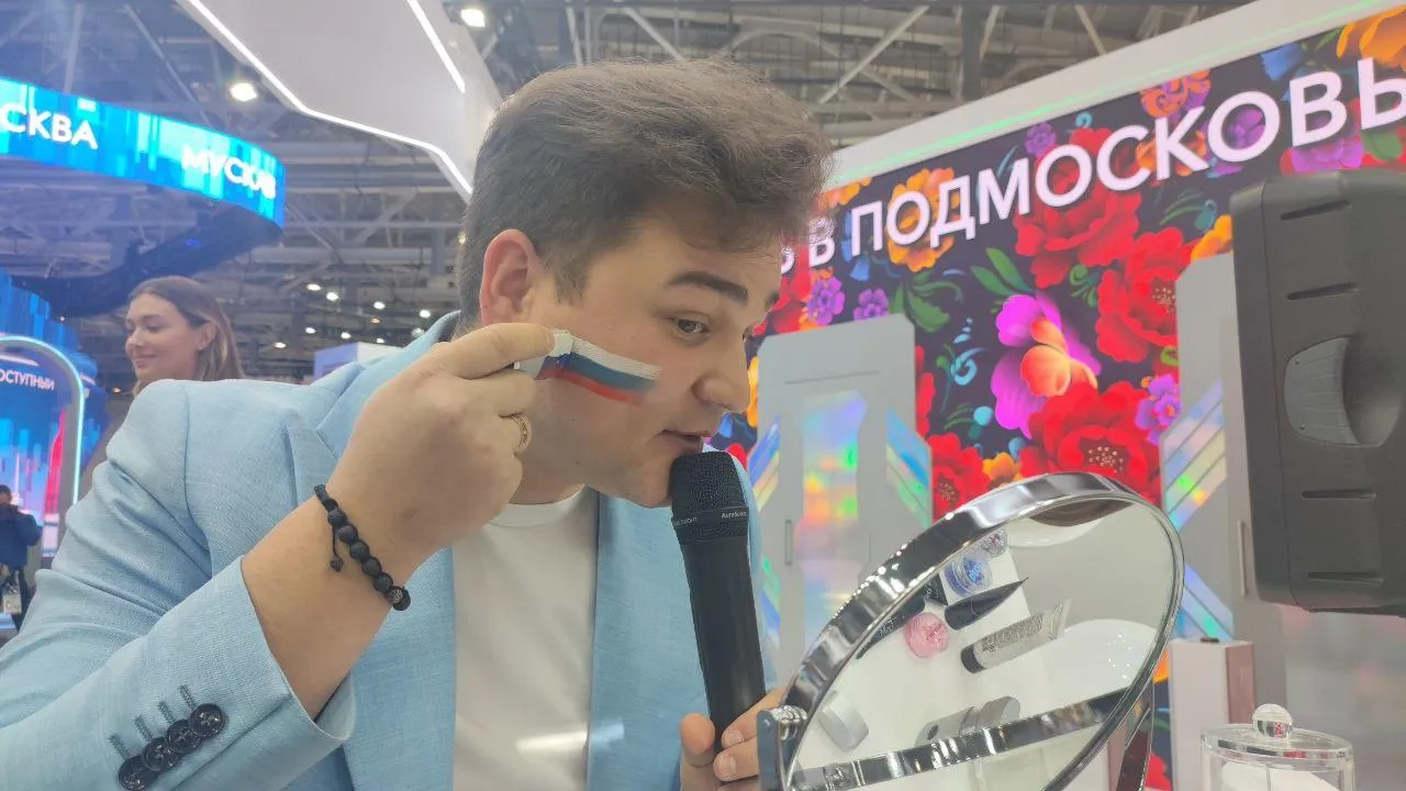 На стенде Подмосковья на выставке «Россия» работает уникальный бьюти‑бар