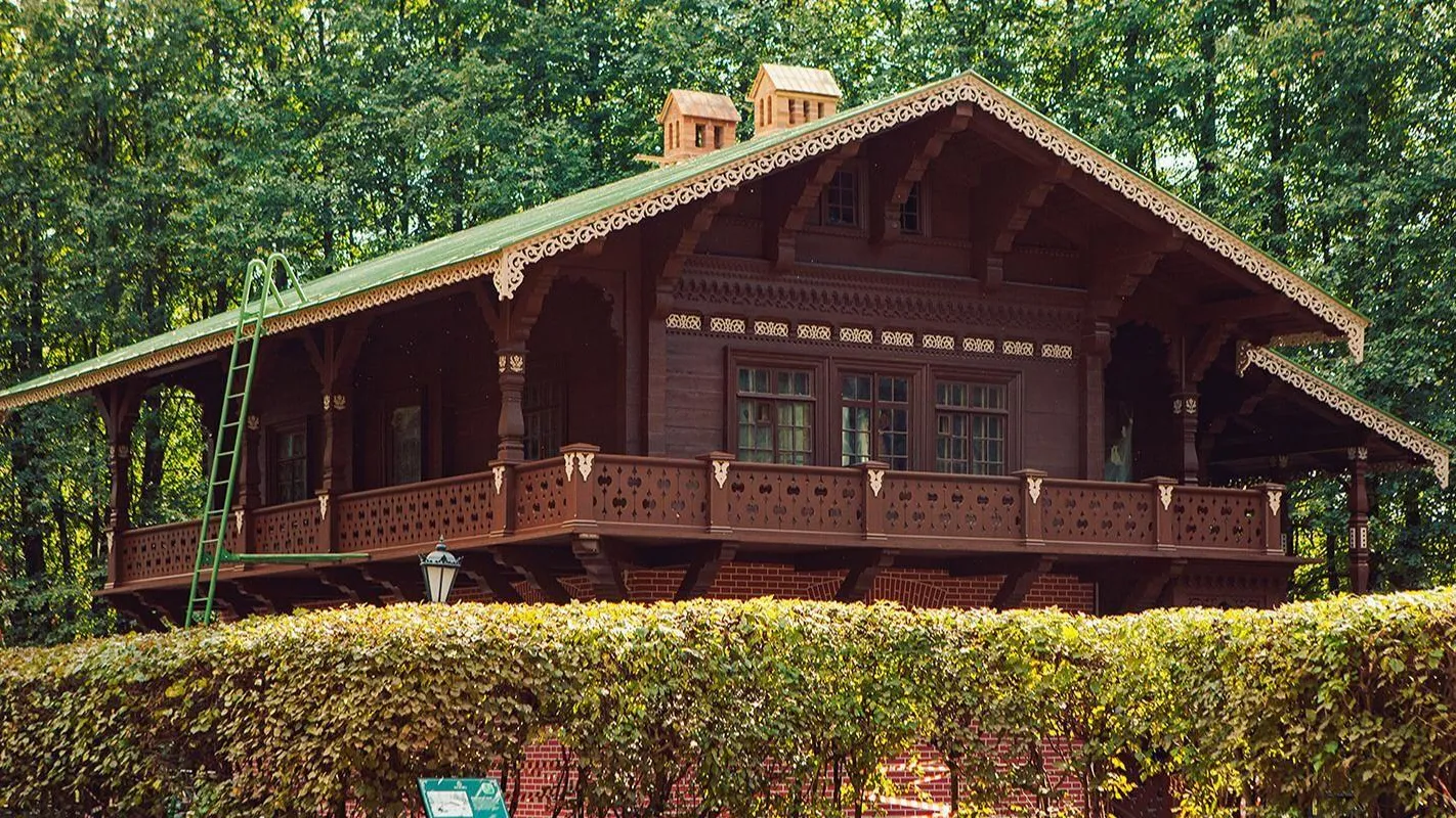 Швейцарский домик XIX века отреставрировали в столичной усадьбе Кусково