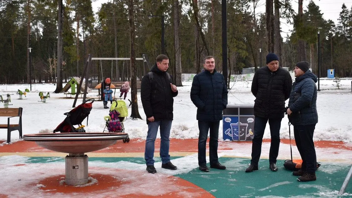 Депутат Мособлдумы проверил работы по благоустройству Пестовского парка в Балашихе