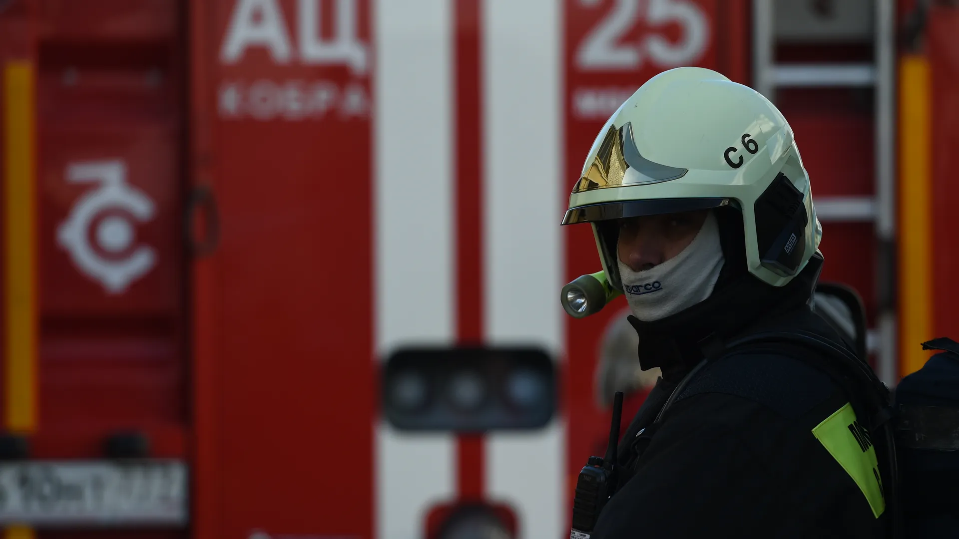 МК: в подмосковных Мытищах горит квартира