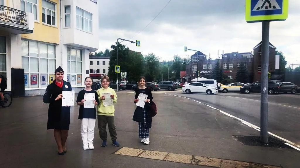 В Щелкове инспекторы ГИБДД рассказали юным пешеходам о правилах дорожного движения