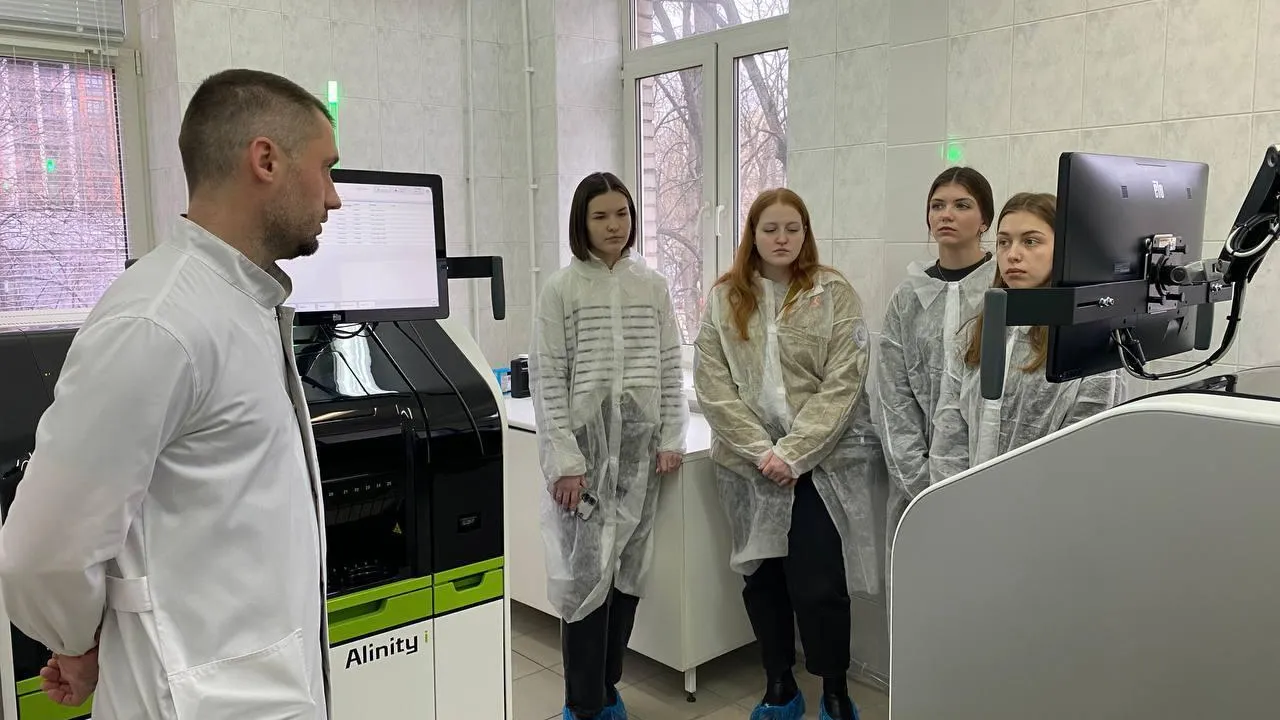 Для студентов-медиков подмосковного колледжа провели экскурсию по центру крови