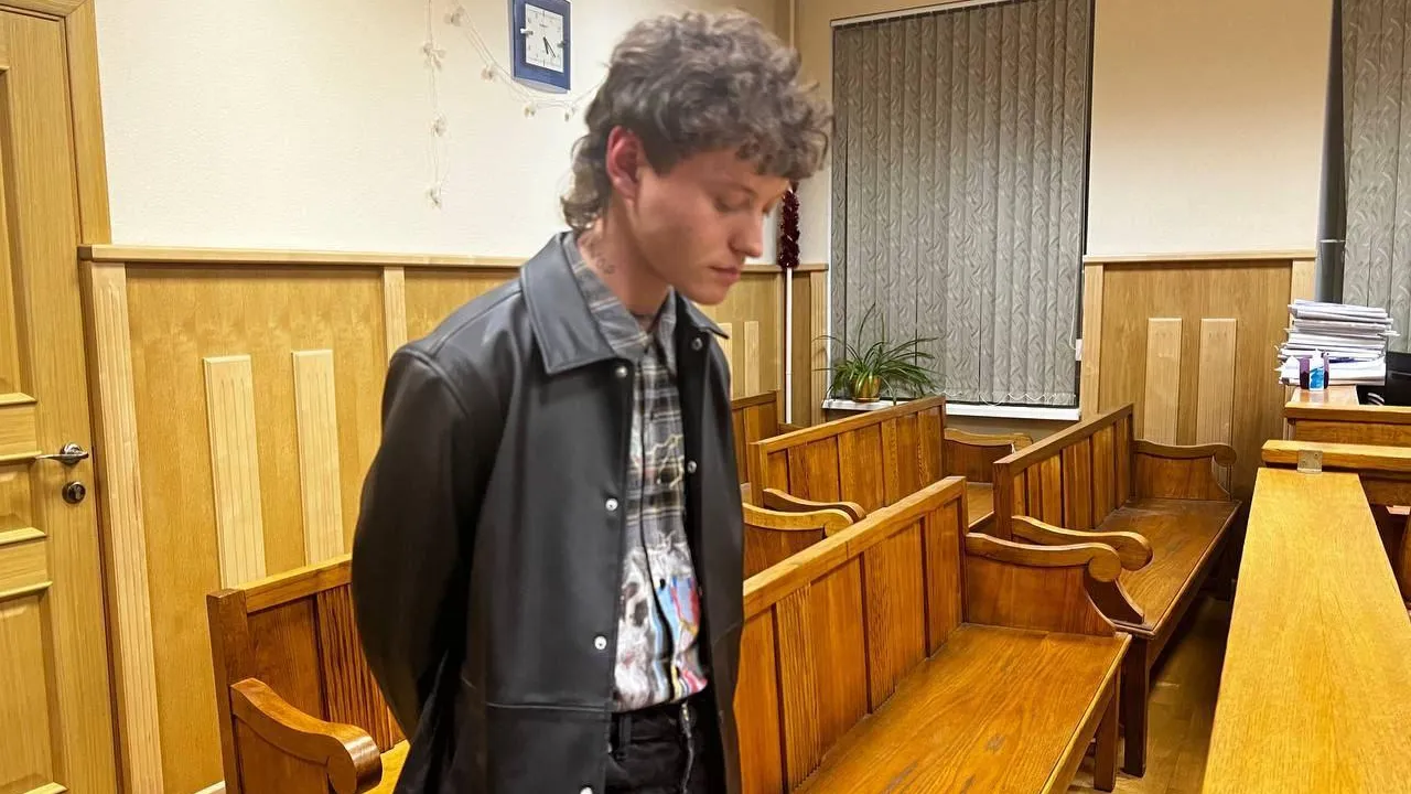 Певец Шарлот начал проходить психиатрическую экспертизу в Саратове