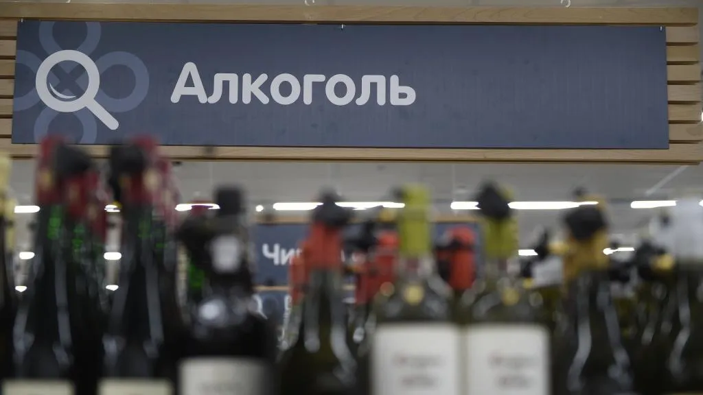 Нарушения правил торговли алкоголем выявили в апреле в 125 магазинах Подмосковья