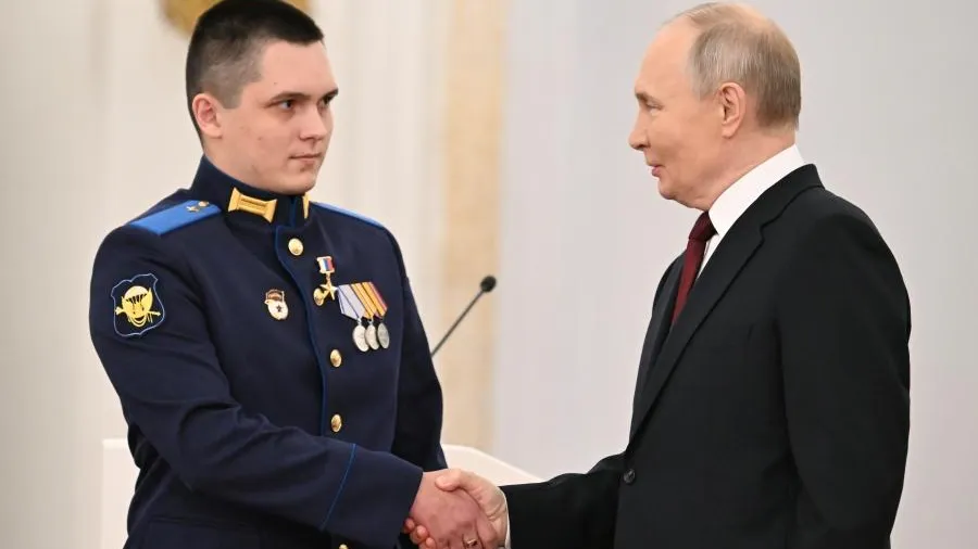 Путин вручил Героям России медали «Золотая Звезда» в Кремле