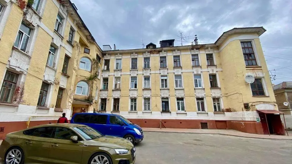 В Ивантеевке продолжается капитальный ремонт в здании исторического общежития