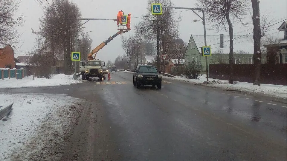 В Подмосковье отремонтировали знаки в 8 округах
