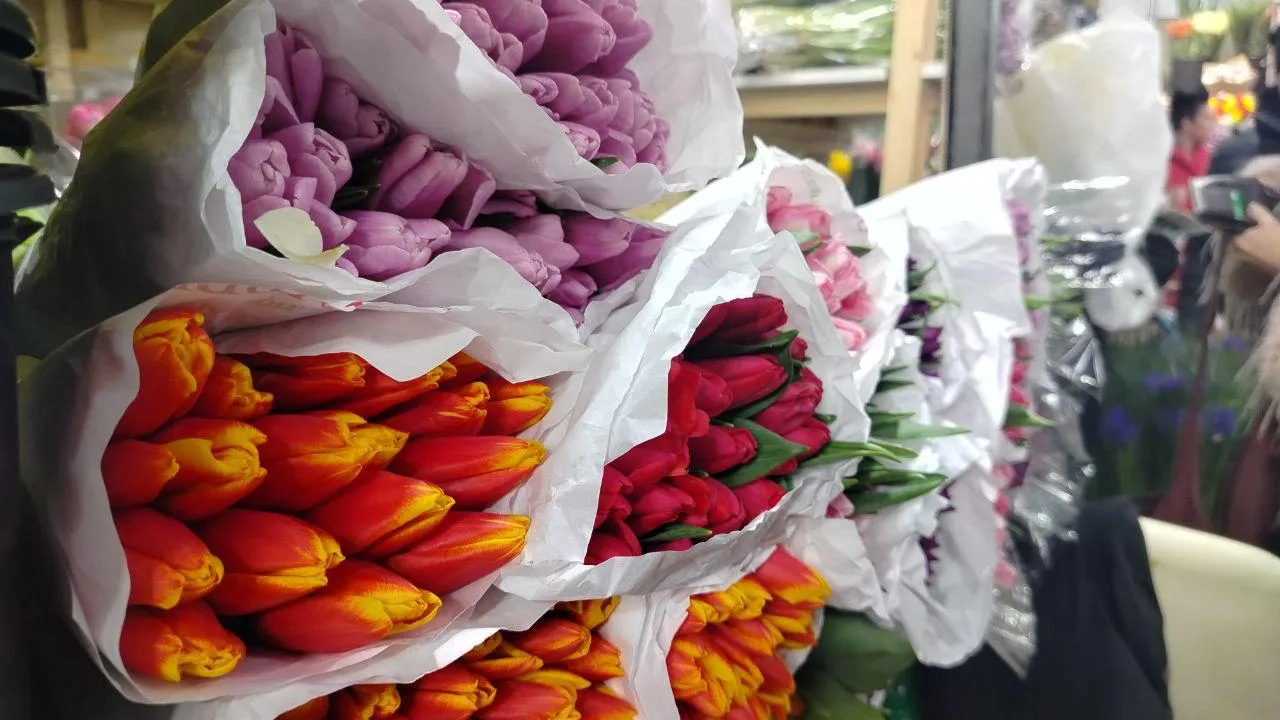 Рижский рынок накануне 8 марта