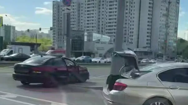 Автомобиль Следкома врезался в BMW и въехал в столб в Москве