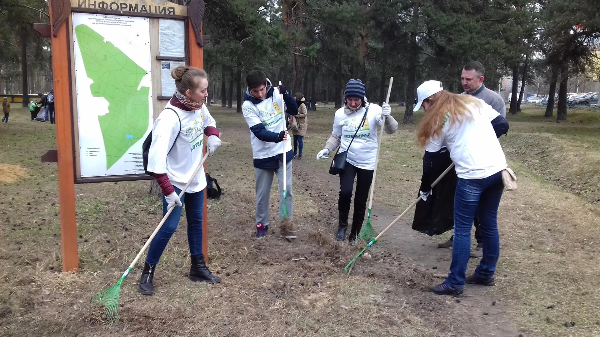 В рамках апрельского месячника жители Люберец убрали и благоустроили более 800 территорий