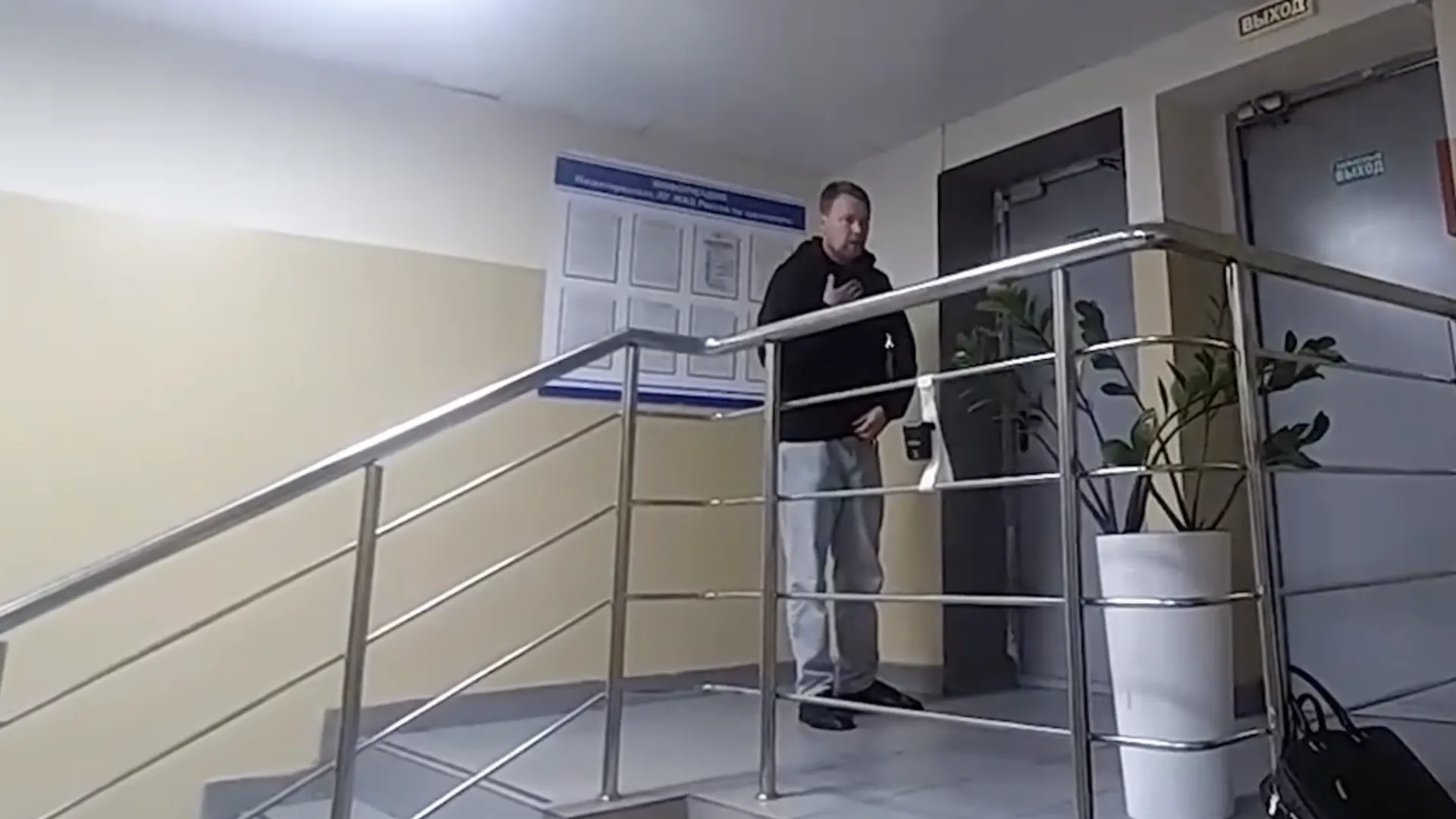 Мужчина, похожий на нижегородского министра, устроил разборки из-за «Пари НН»