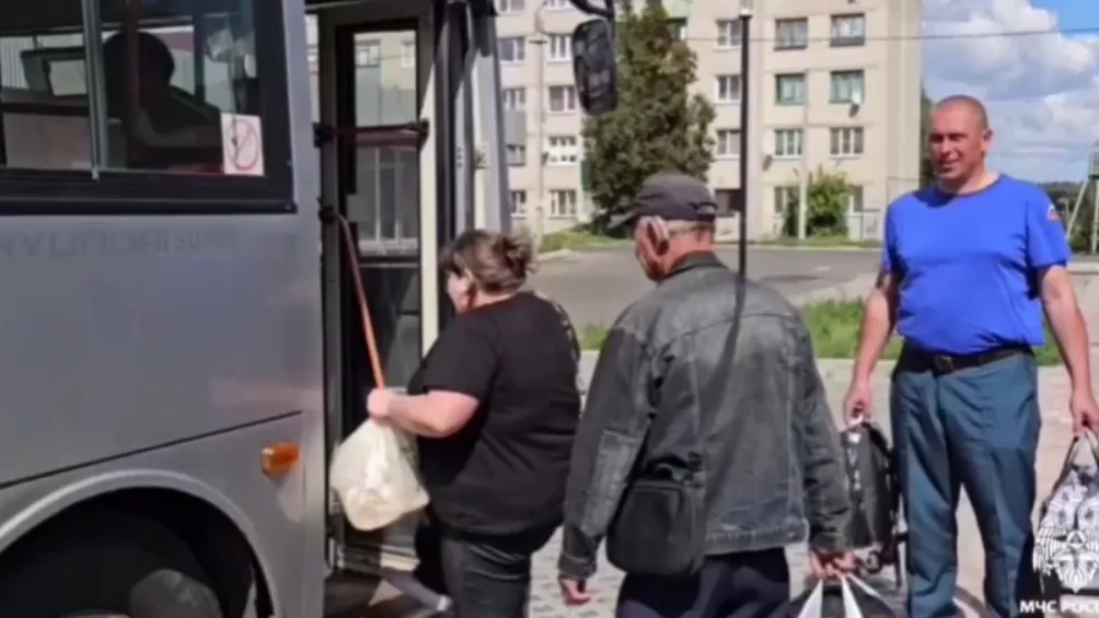 МЧС: еще 720 жителей Курской области отправили в безопасные районы за сутки