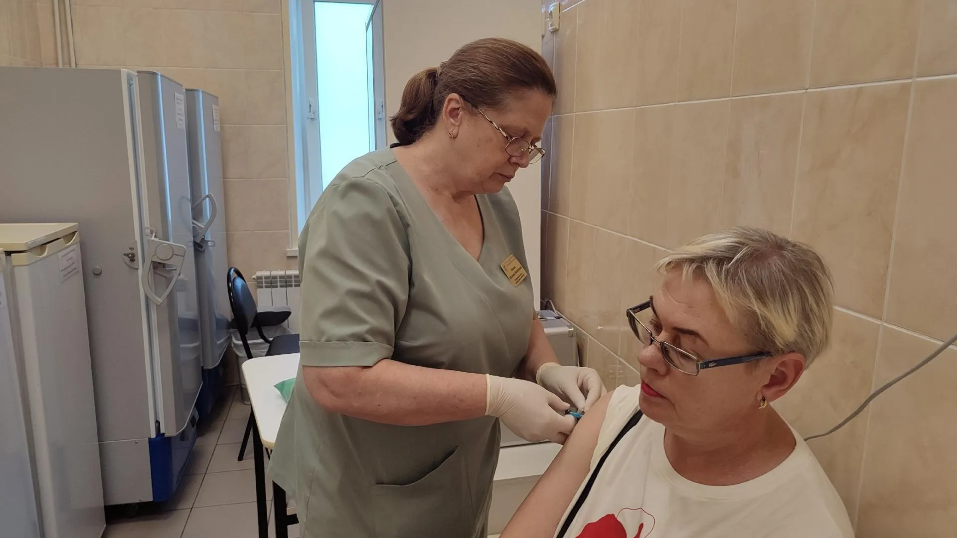 В больнице Дзержинского началась кампания вакцинации взрослых и детей от гриппа