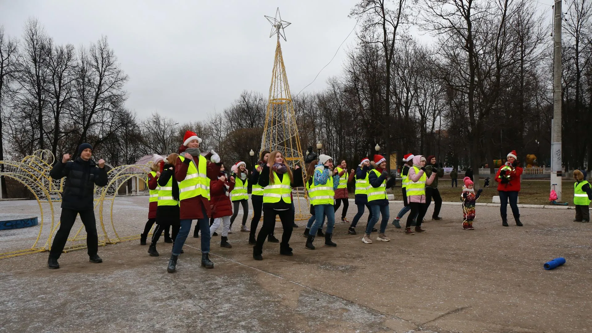 Танцевальный флешмоб в поддержку правил дорожного движения состоялся в Подольске