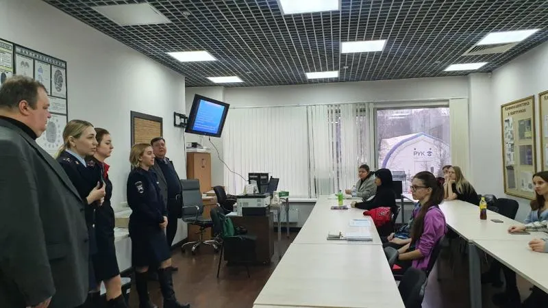 Полицейские Мытищ рассказали студентам о профподготовке сотрудников органов внутренних дел