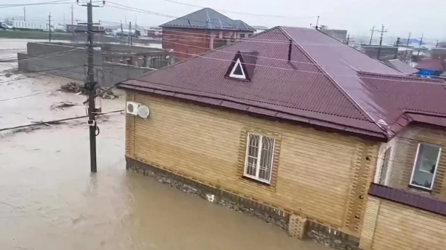 Жители 30 районов Дагестана остаются без света после наводнения